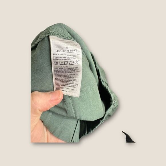 GAP Off-Duty Khaki Sage Green Size Medium - Picture 6 of 6